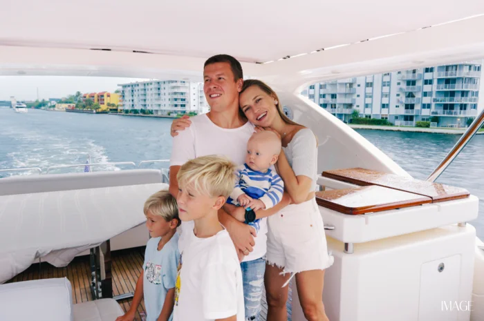Family photoshoot at Yacht at Yacht, Miami — Event photography