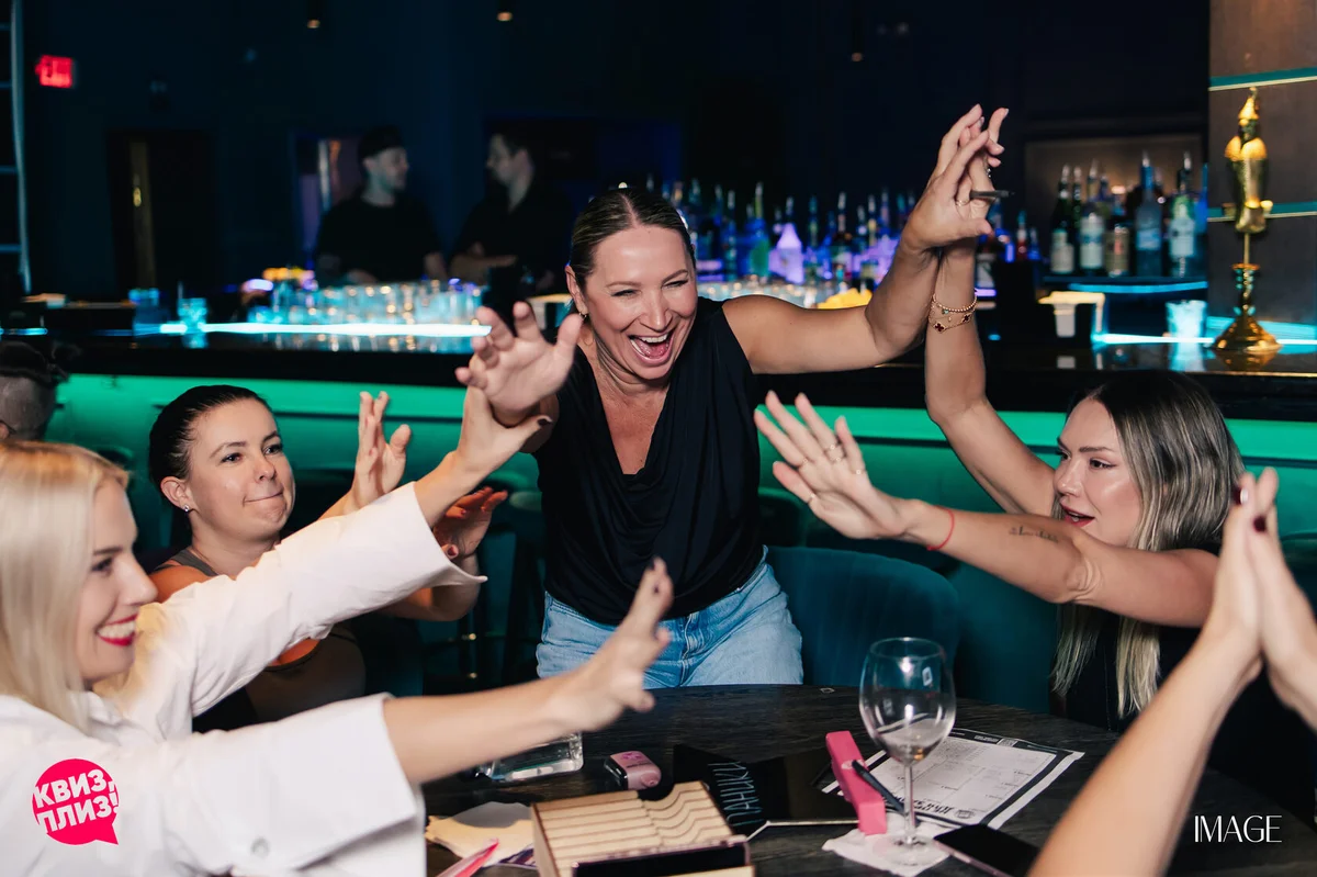 Quiz, please at Wave Lounge, Hollywood — Event photography