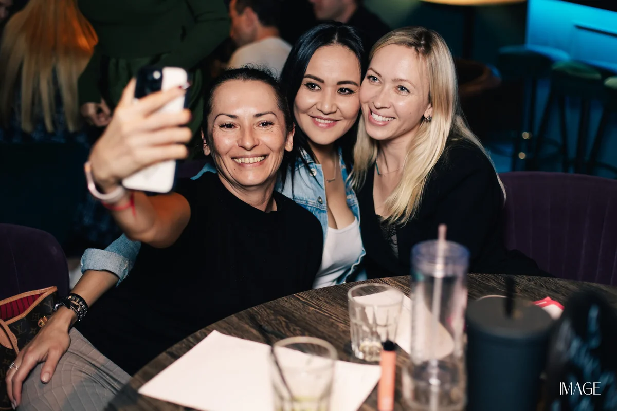 Quiz, please at Wave Lounge, Hollywood — Event photography