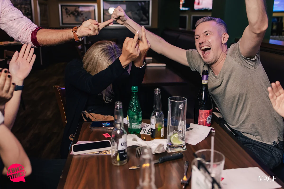 Quiz, please at Duffy's, North Miami — Event photography