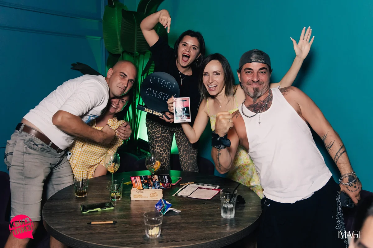 Quiz, please at Wave Lounge, Hollywood — Event photography